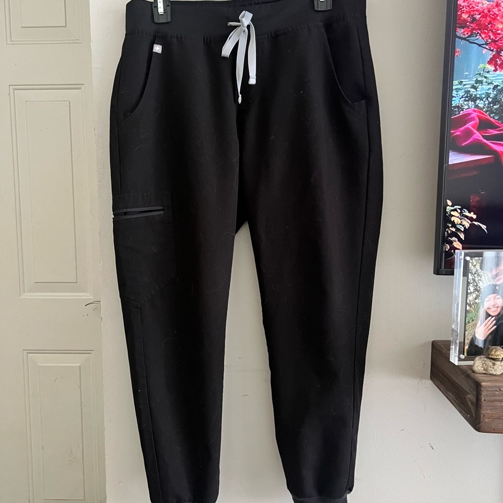 Figs Black Jogger Scrub Pants - Zamora Style, Medium Petite